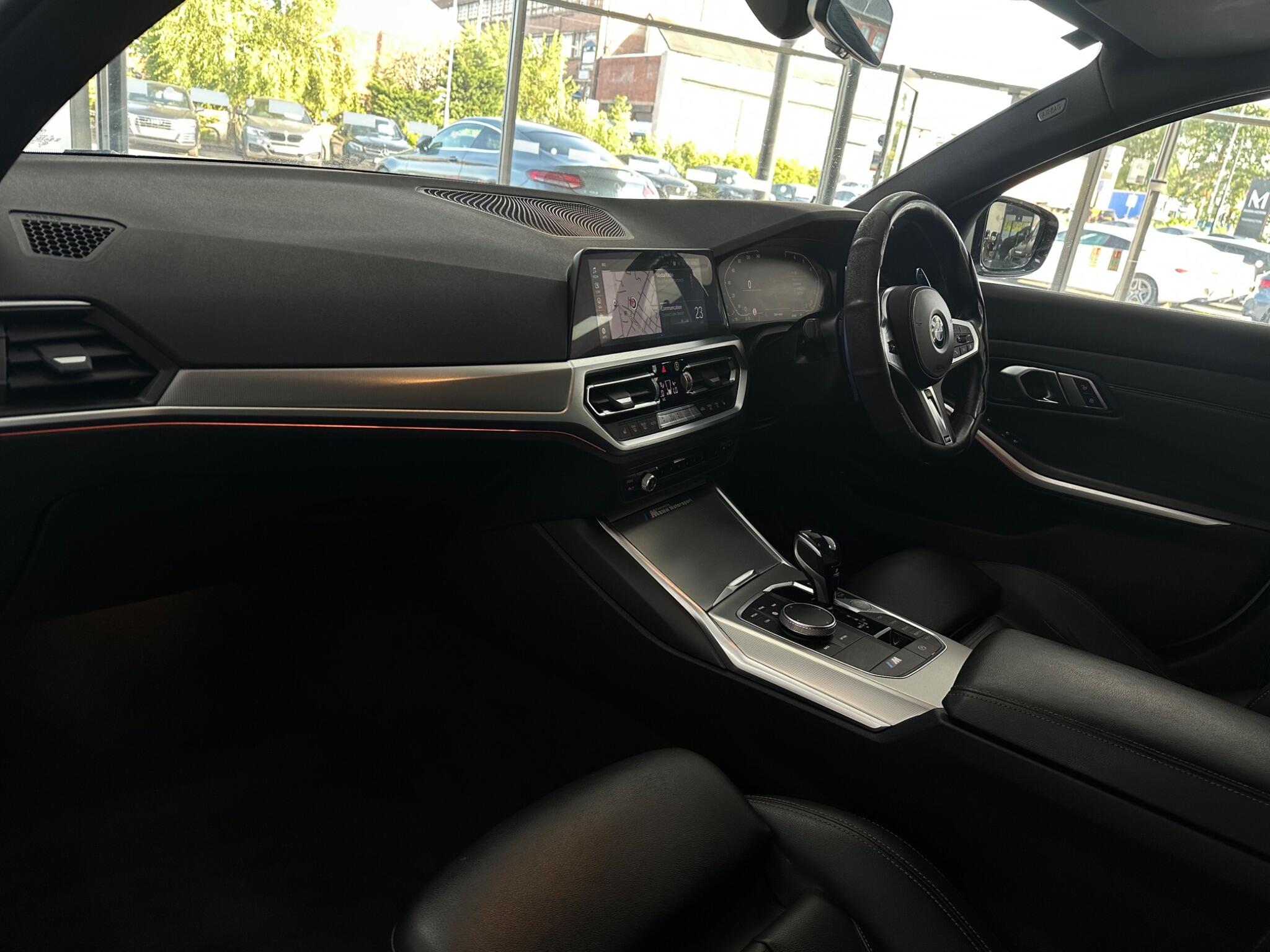 BMW 3 Series view 37