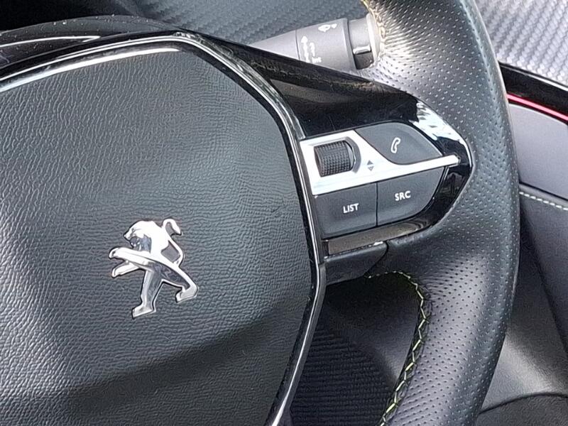 Peugeot 208 view 12