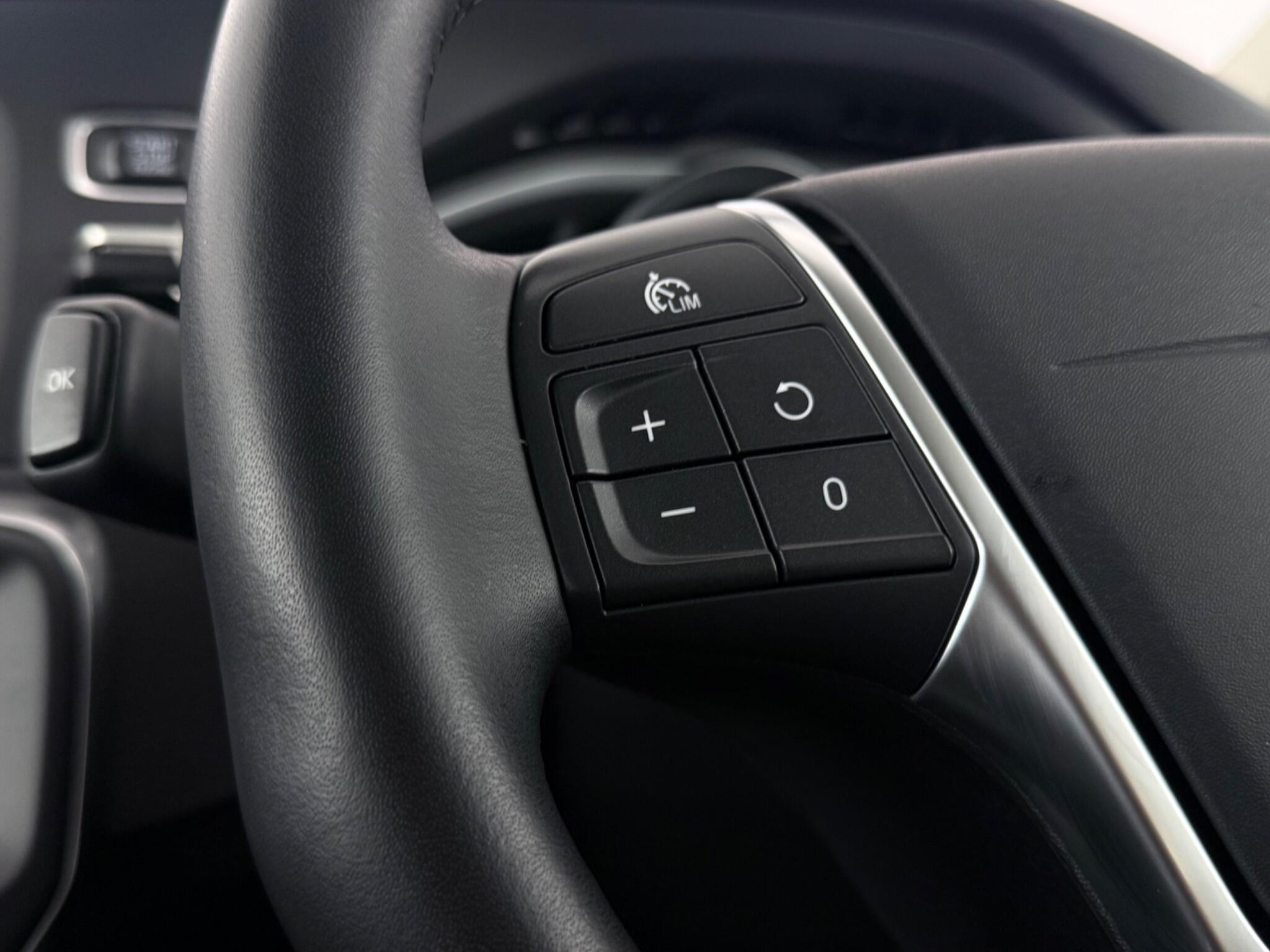 Volvo V40 view 13