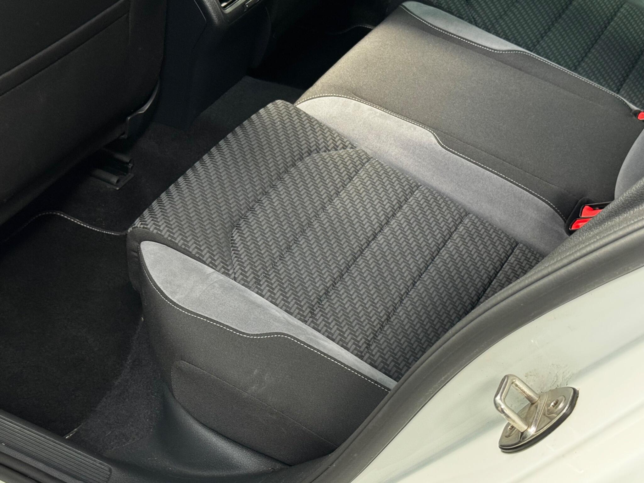 Volkswagen Golf view 65