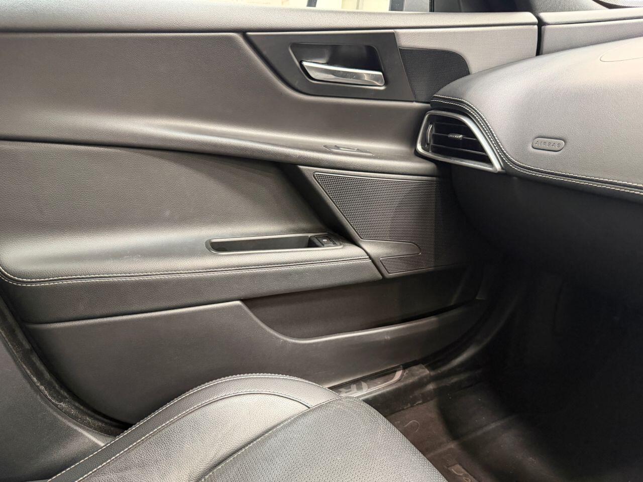 Jaguar Xe view 45
