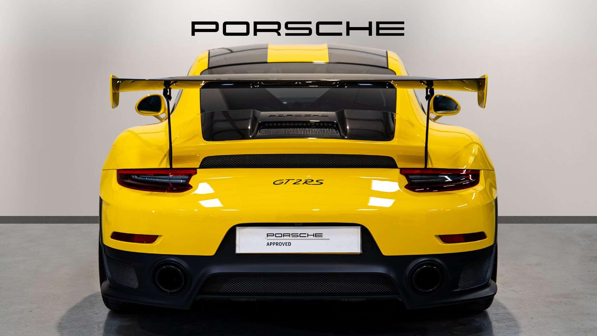 Porsche 911 view 10