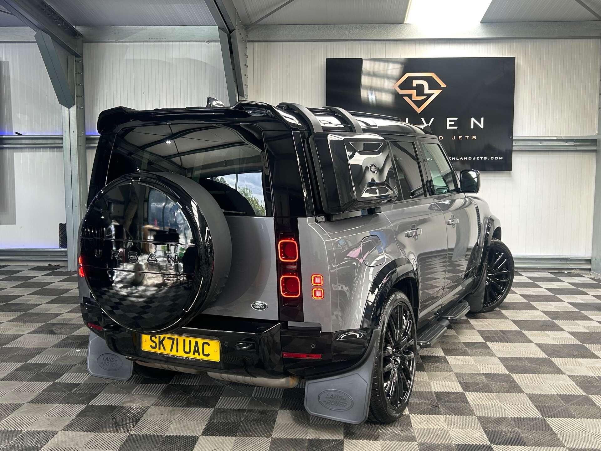 Land Rover Defender 110 view 7
