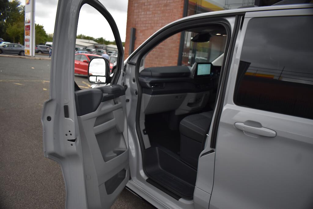 Ford Transit Custom view 37