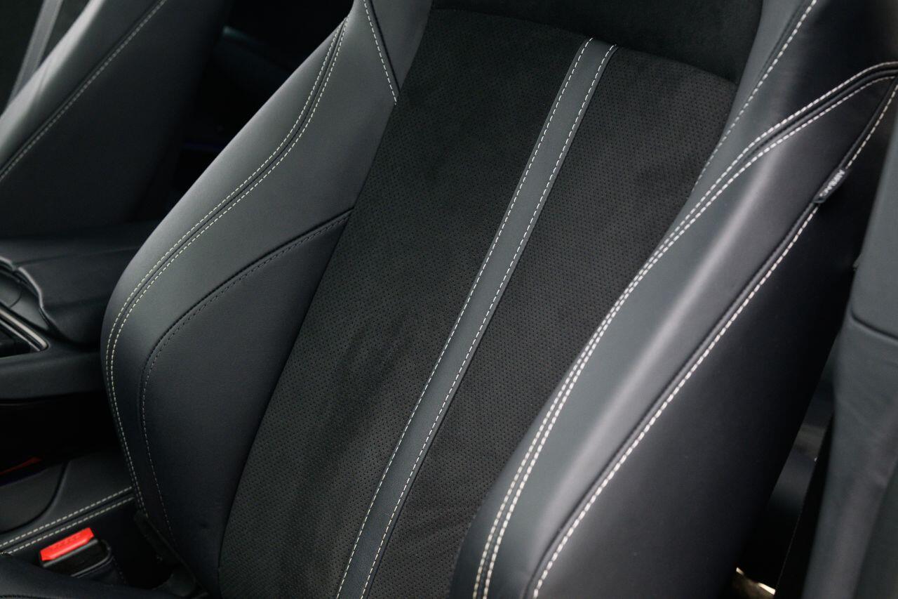Aston Martin DBX view 37