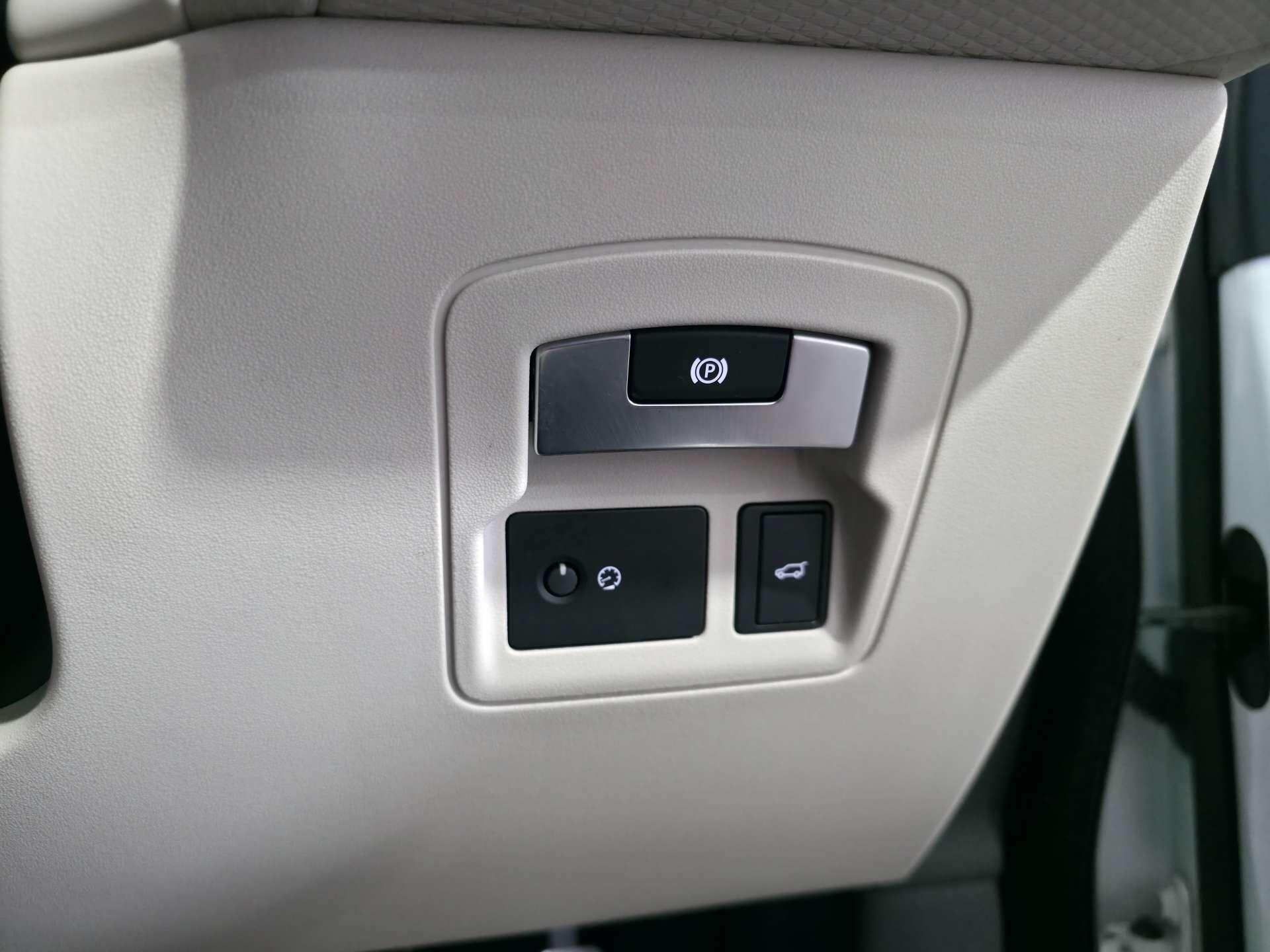 Land Rover Range Rover Velar view 27