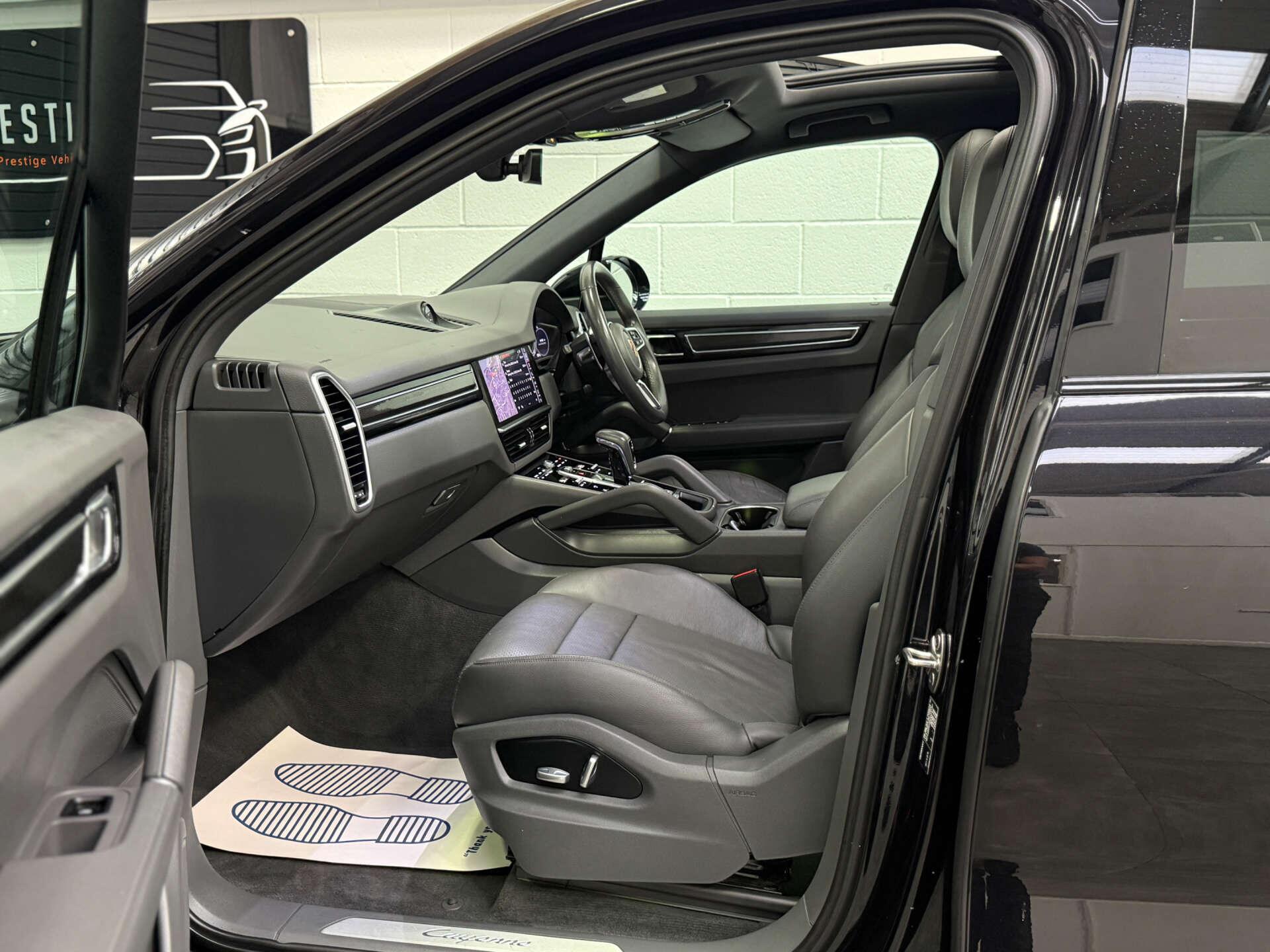 Porsche Cayenne view 16