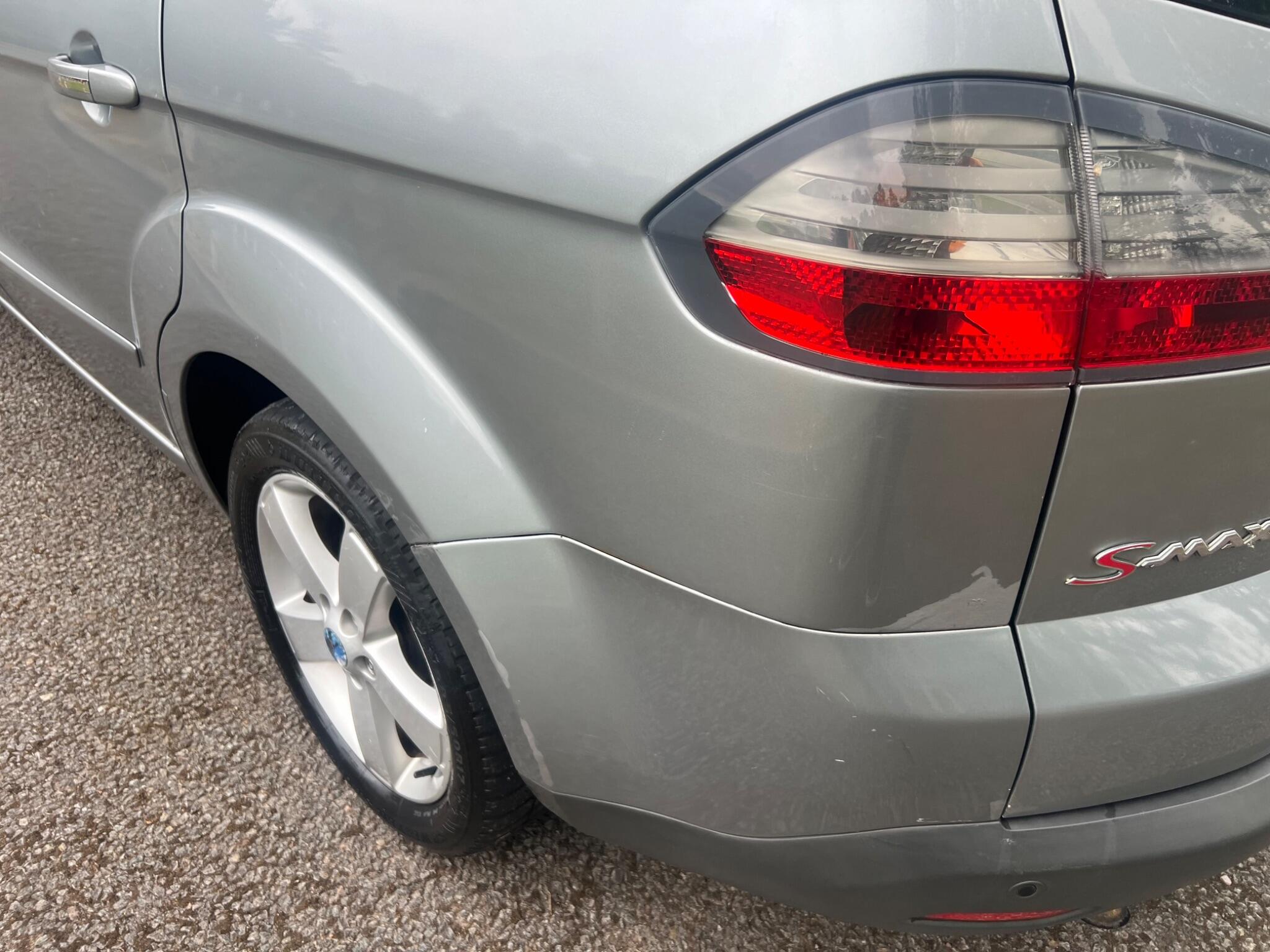 Ford S-Max view 24