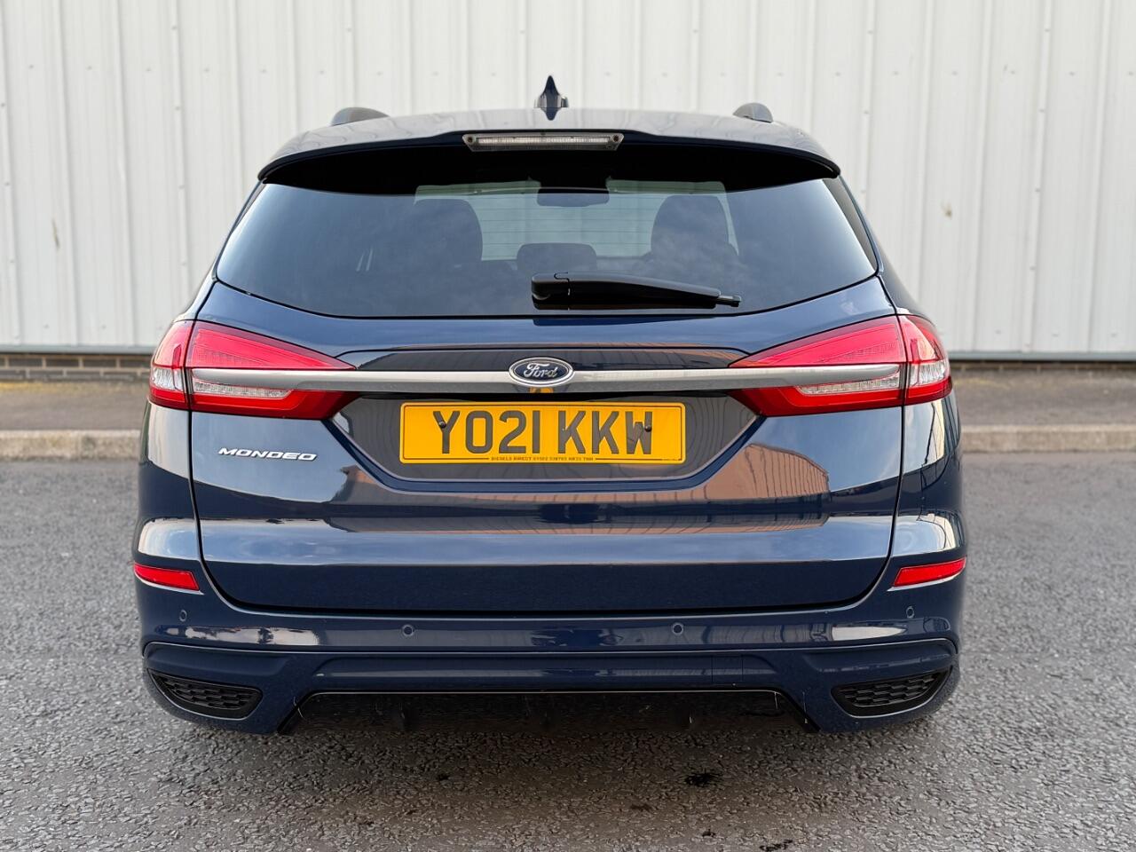 Ford Mondeo view 9