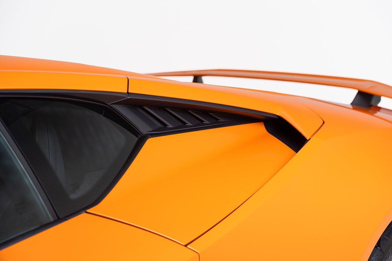 Lamborghini Huracan view 35