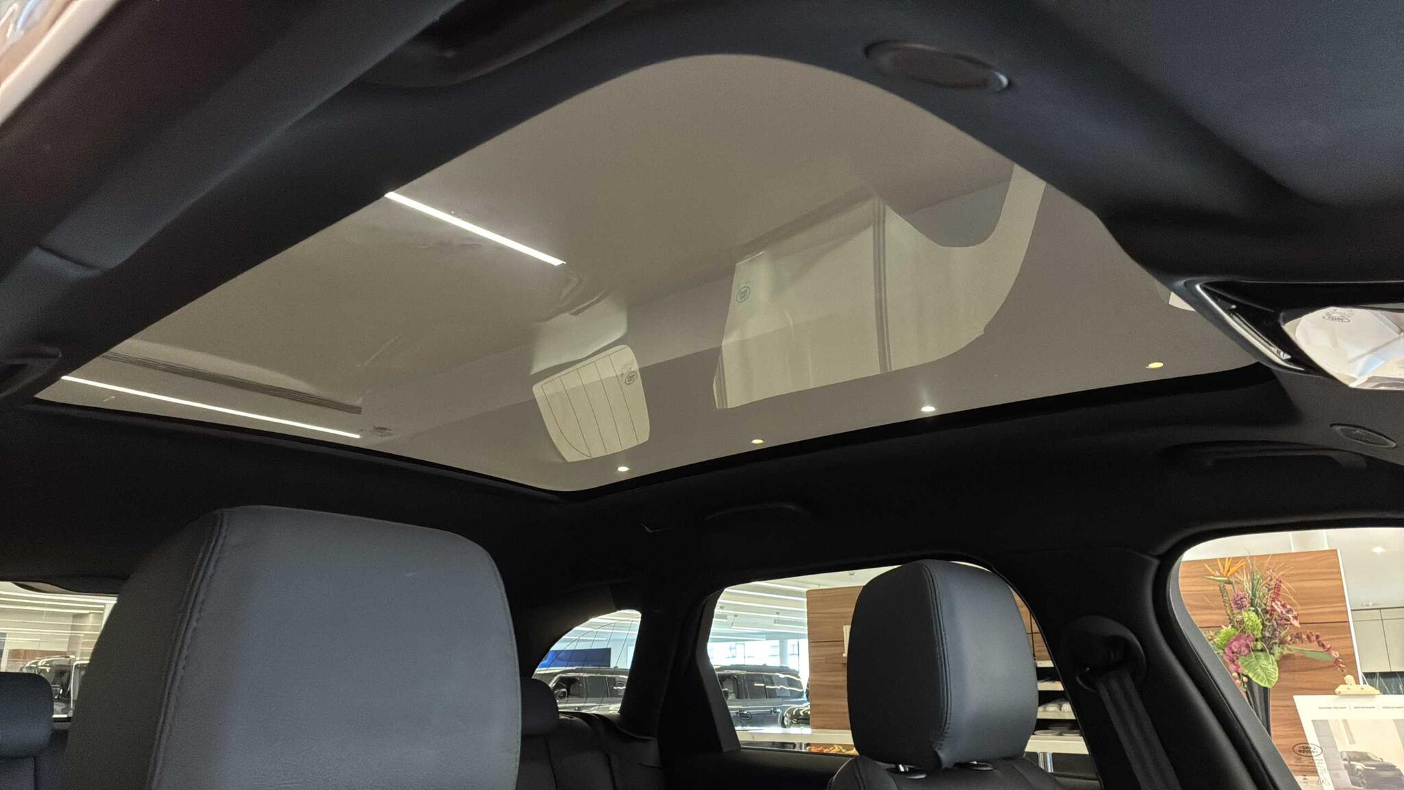 Land Rover Range Rover Velar view 26