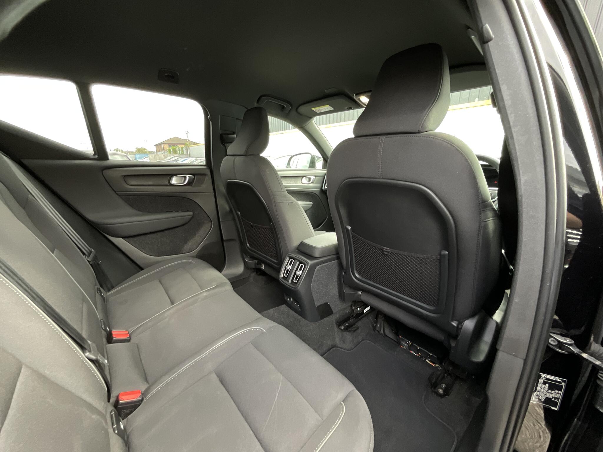 Volvo XC40 view 12