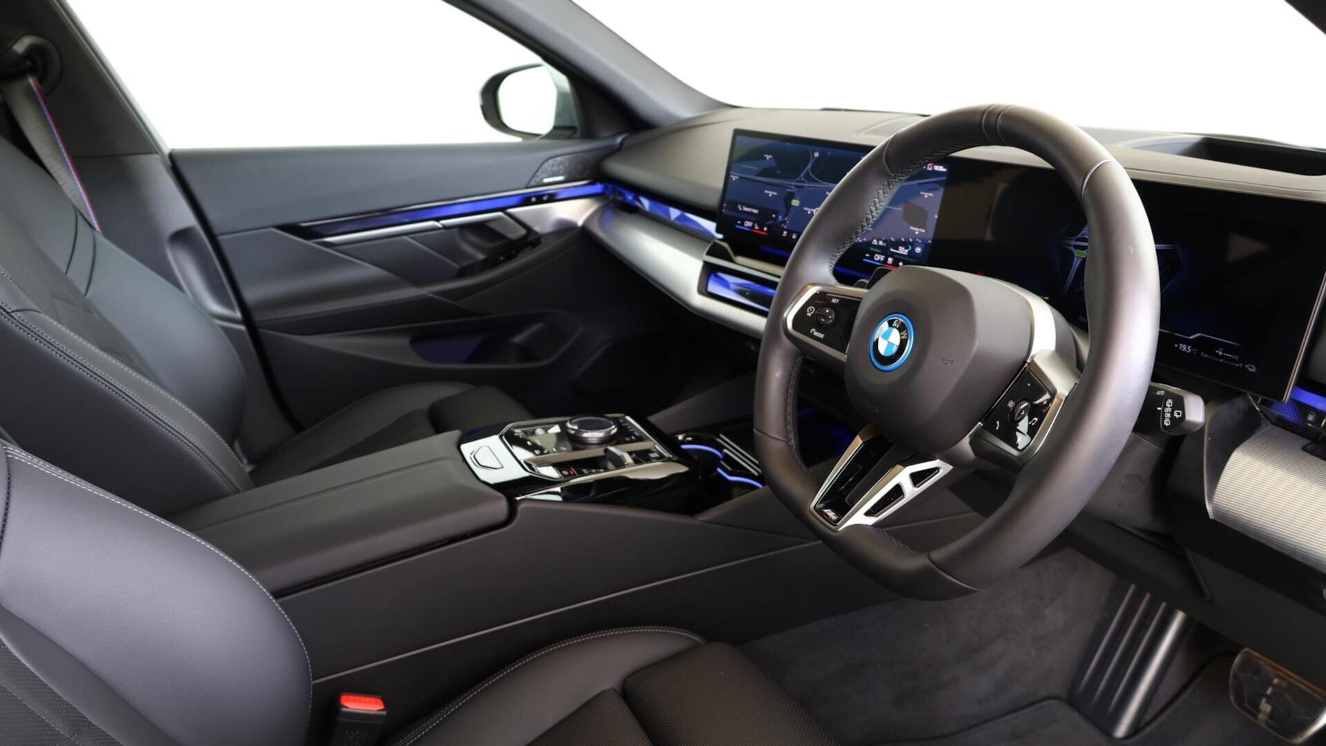 BMW 5 Series view 6