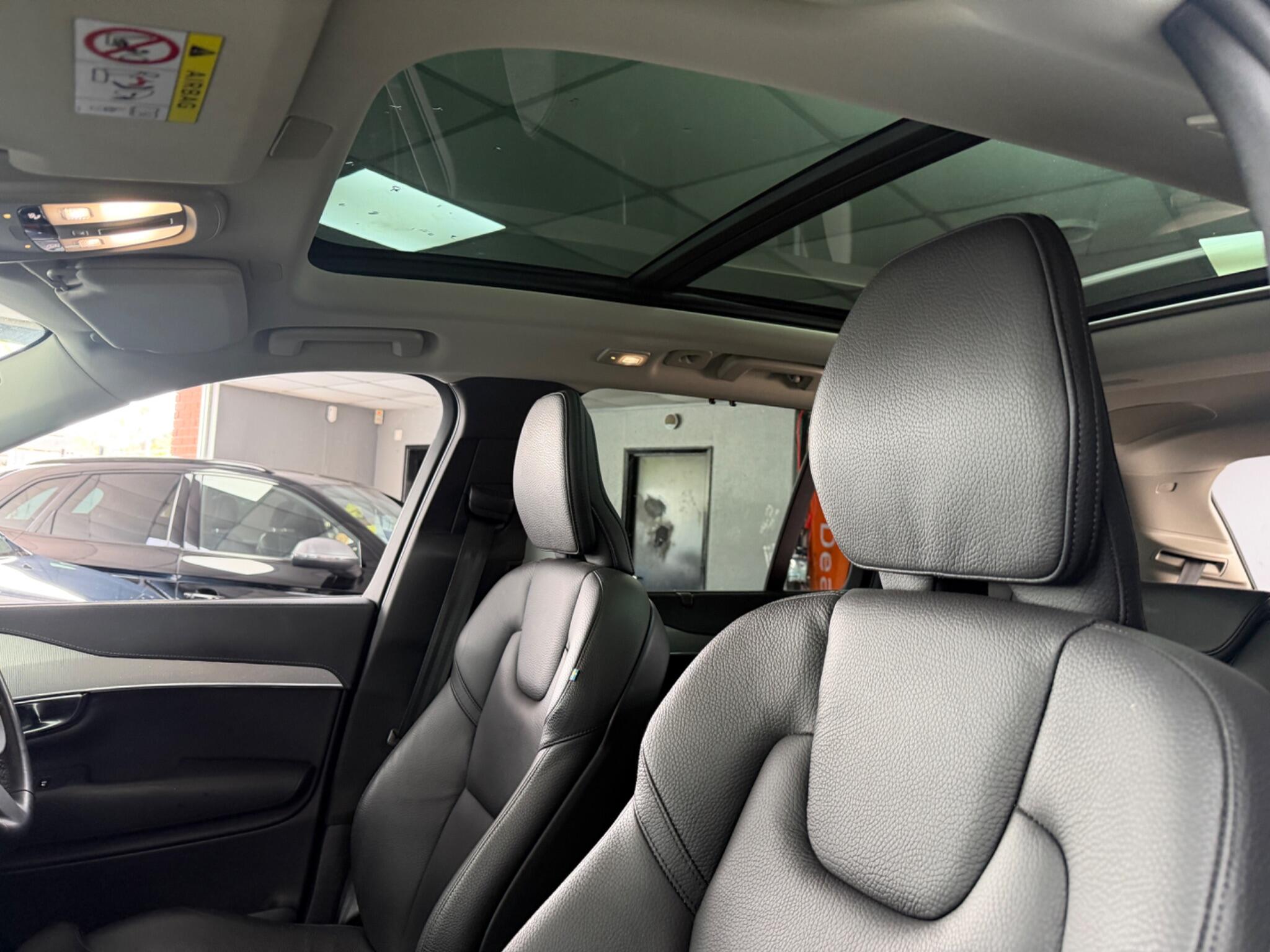 Volvo XC90 view 18