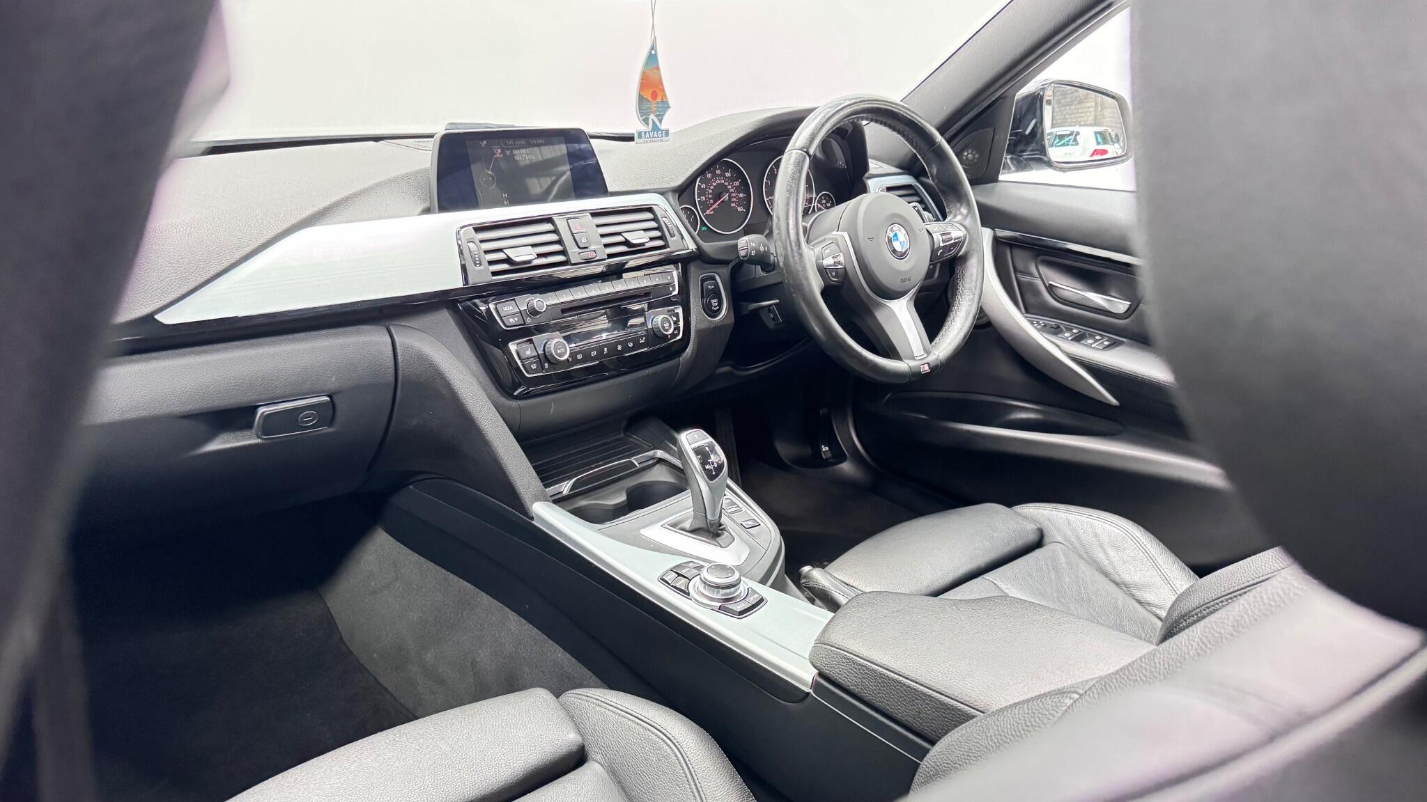 BMW 3 Series view 25