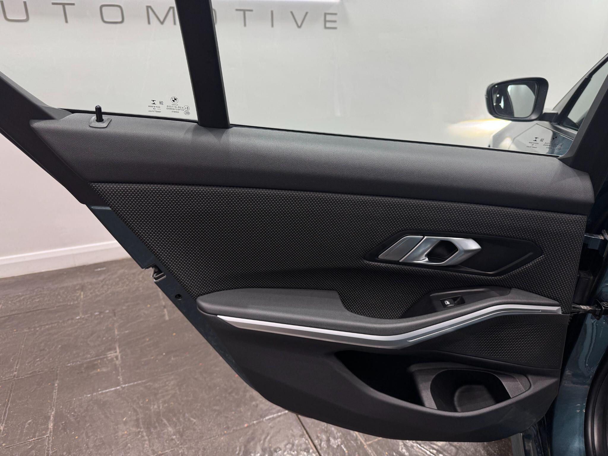 BMW 3 Series view 52