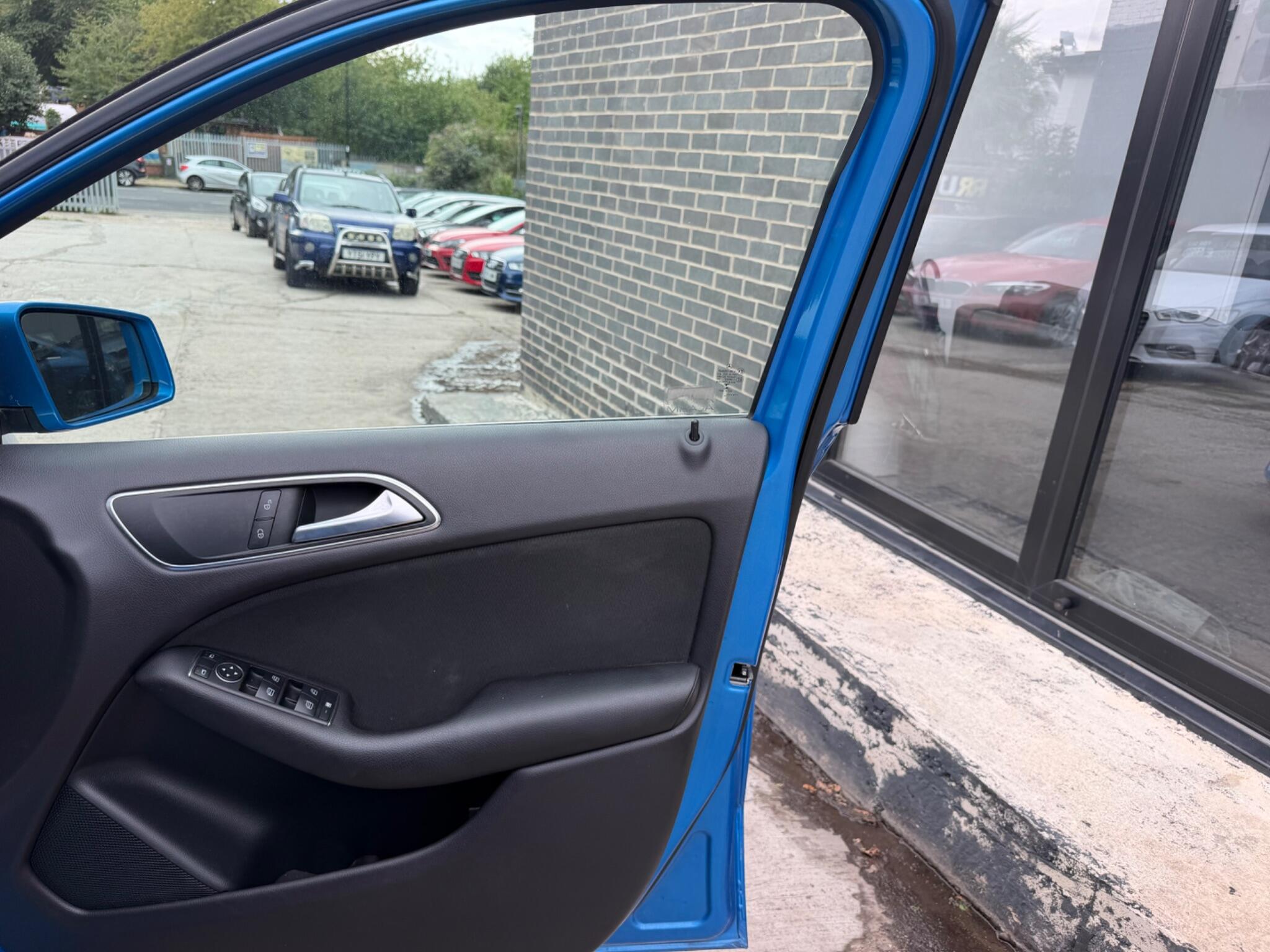 Mercedes-Benz B-Class view 9