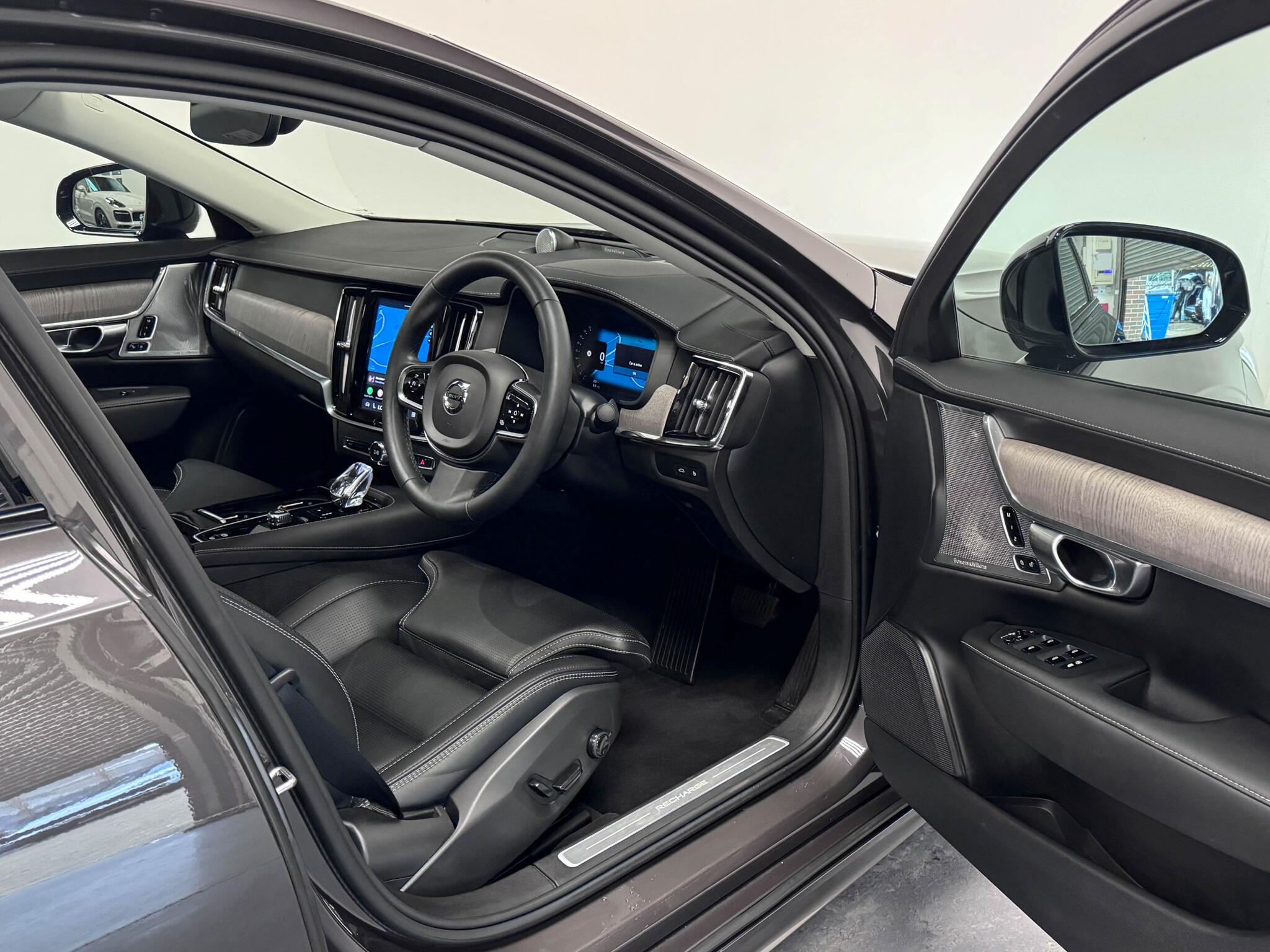 Volvo S90 view 34