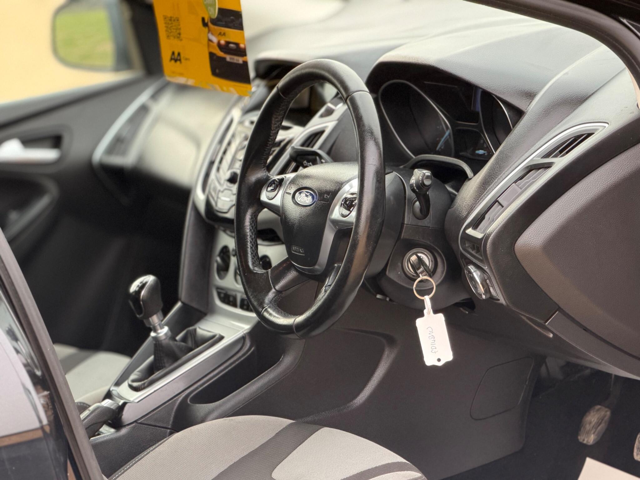 2014 Ford Focus 1.6 TDCi Zetec Euro 5 (s/s) 5dr image 20