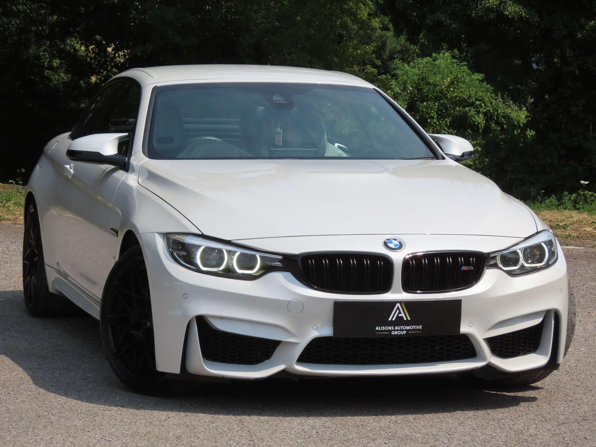 BMW M4 view 4