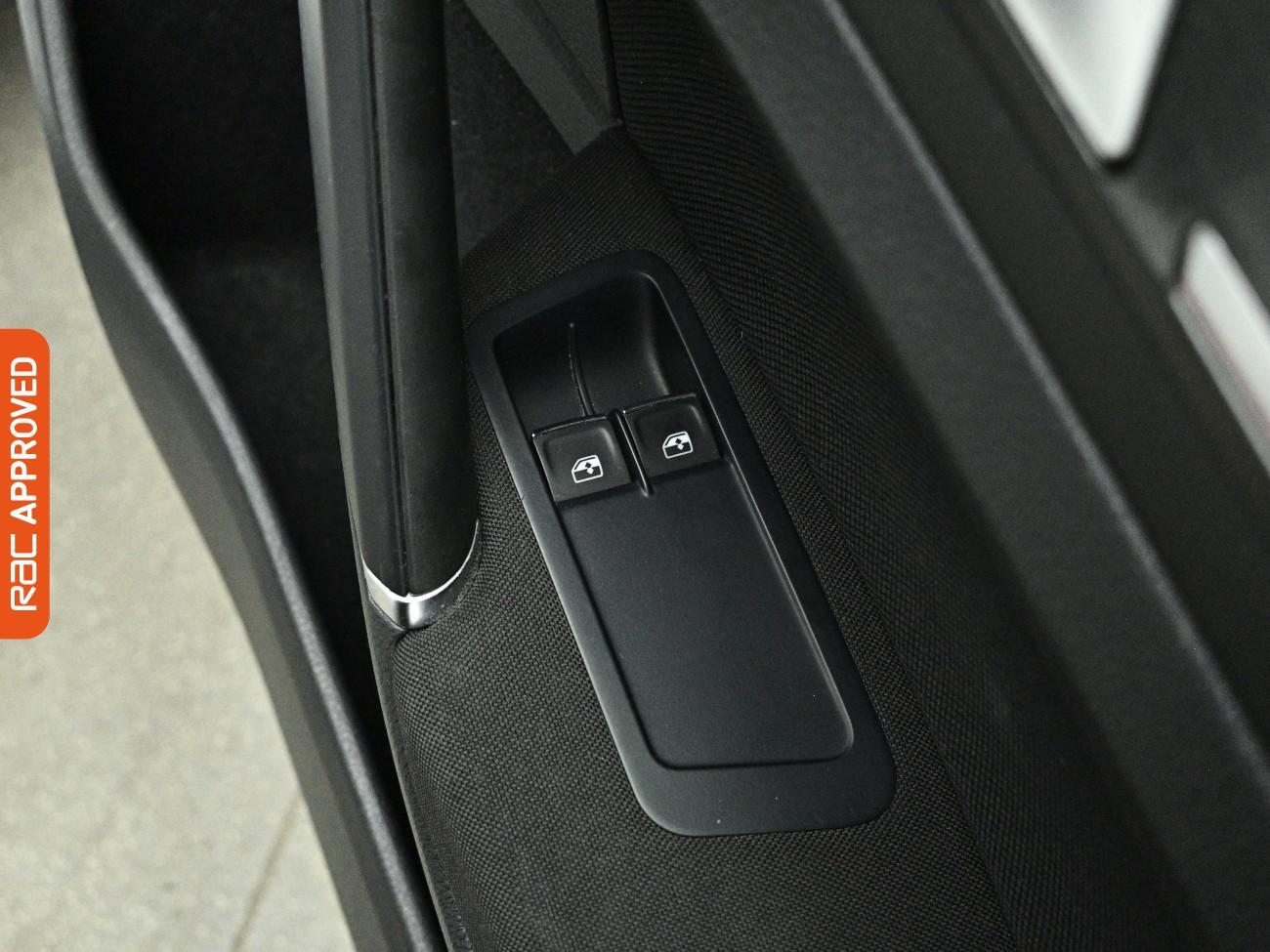 Volkswagen Golf view 23