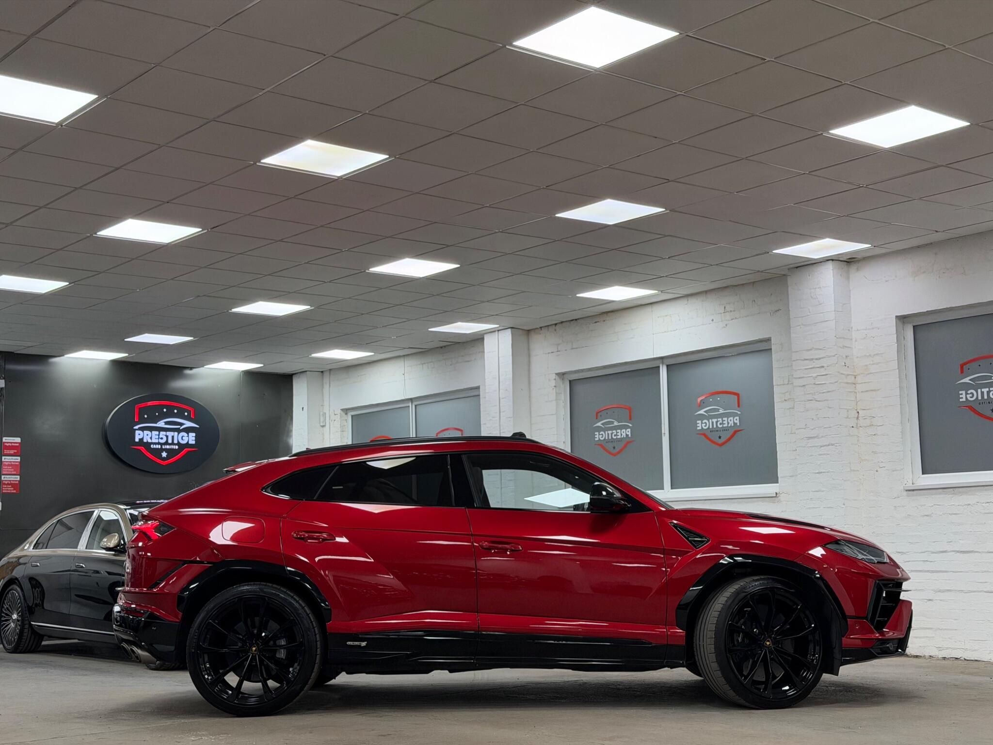 Lamborghini Urus view 7