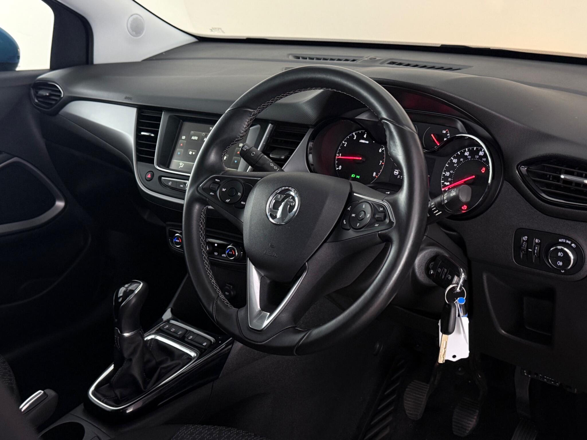 Vauxhall Crossland X view 3