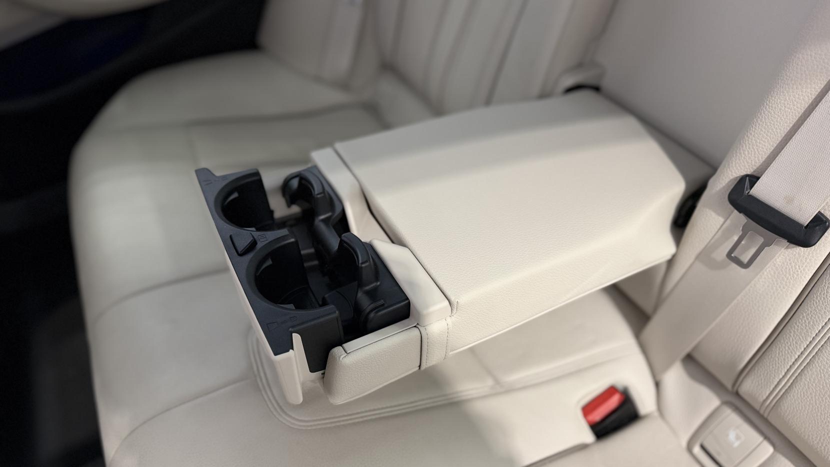 BMW 5 Series view 14