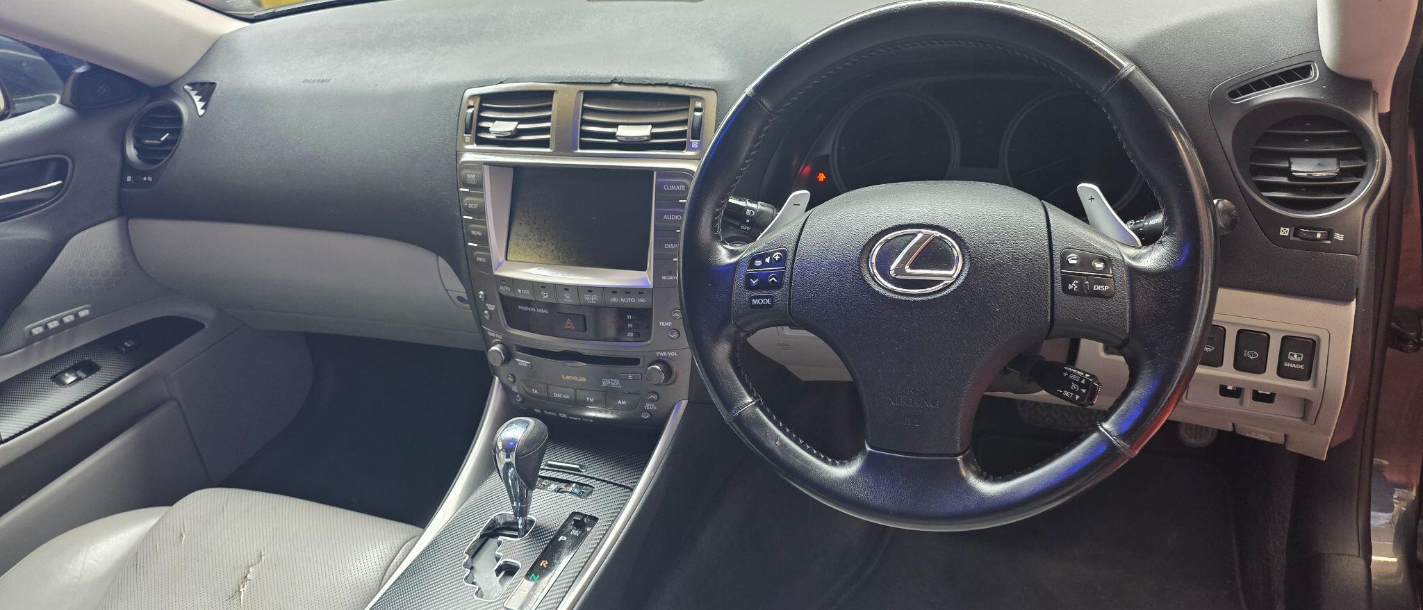 Lexus IS view 14