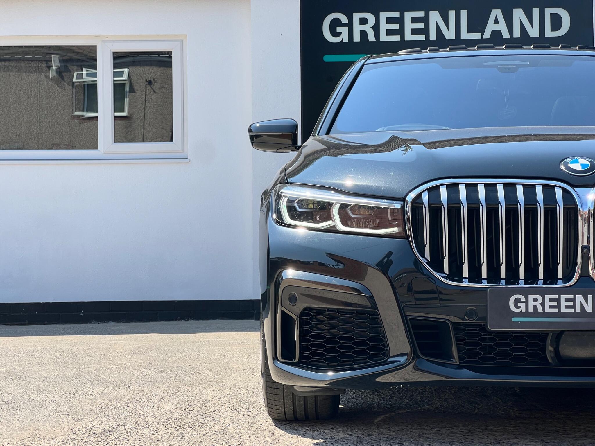 BMW 7 Series view 23