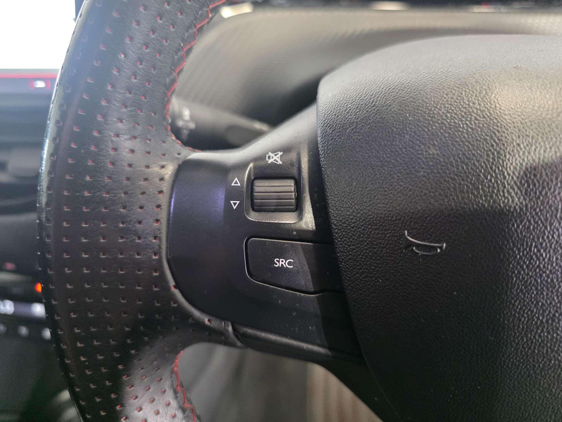 Peugeot 208 view 19