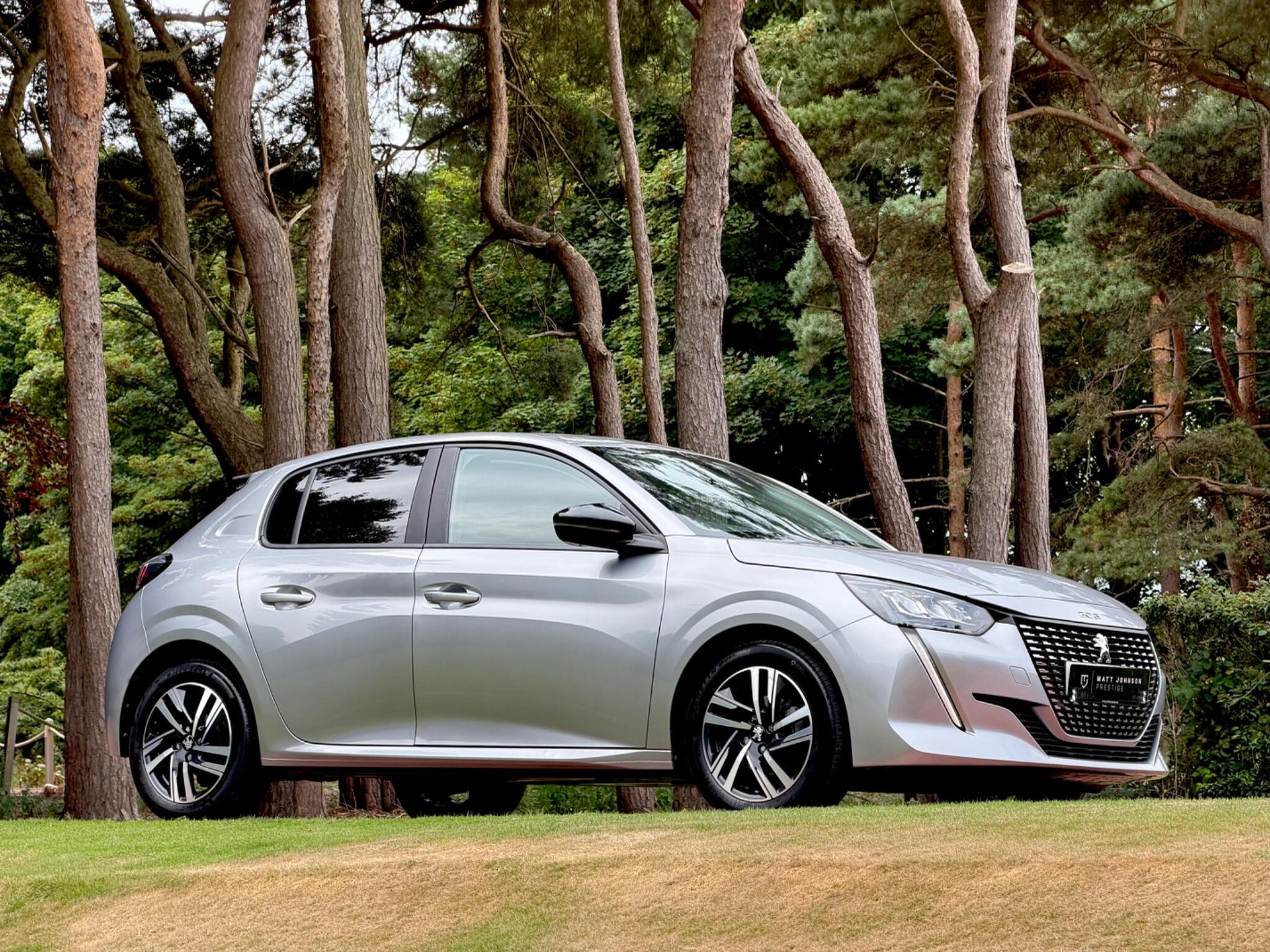 Peugeot 208 main image
