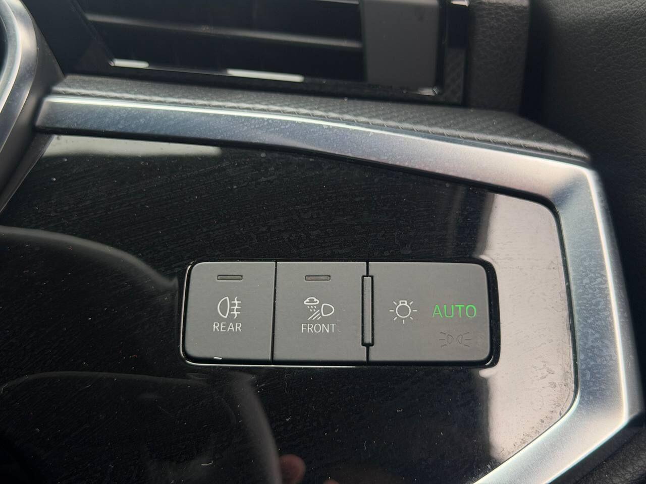 Audi Q3 view 39