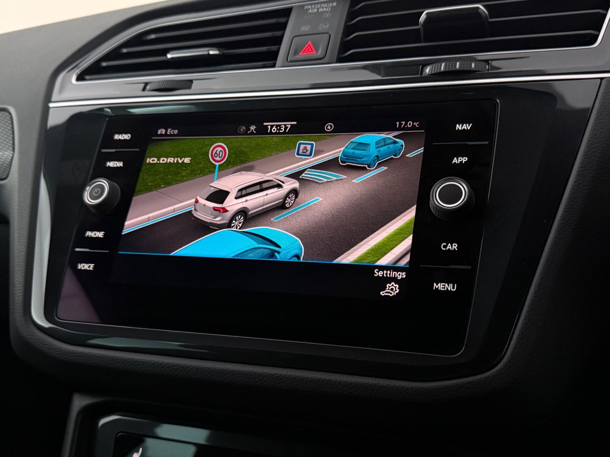 Volkswagen Tiguan view 23