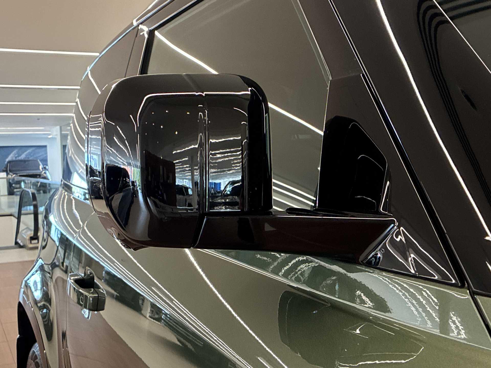 Land Rover Defender view 27