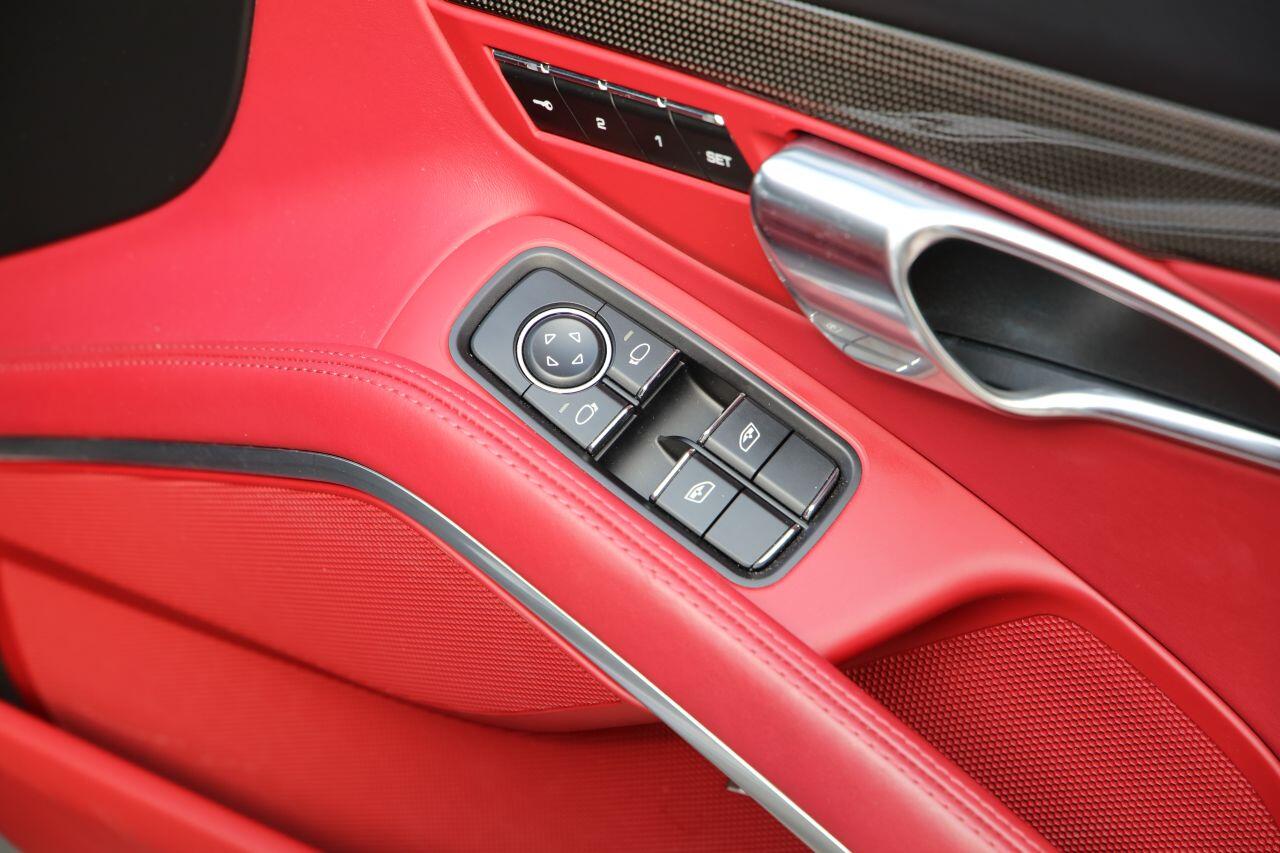 Porsche 911 view 37
