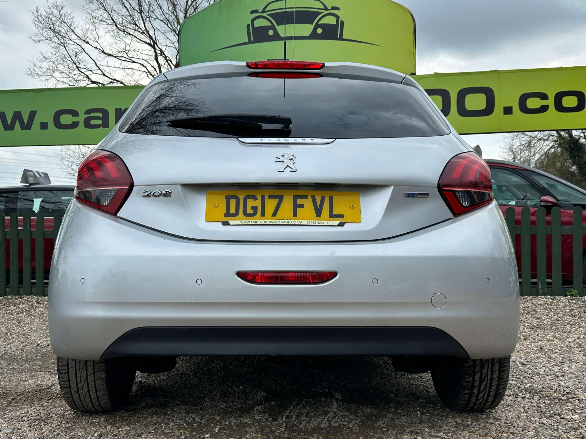 Peugeot 208 view 6