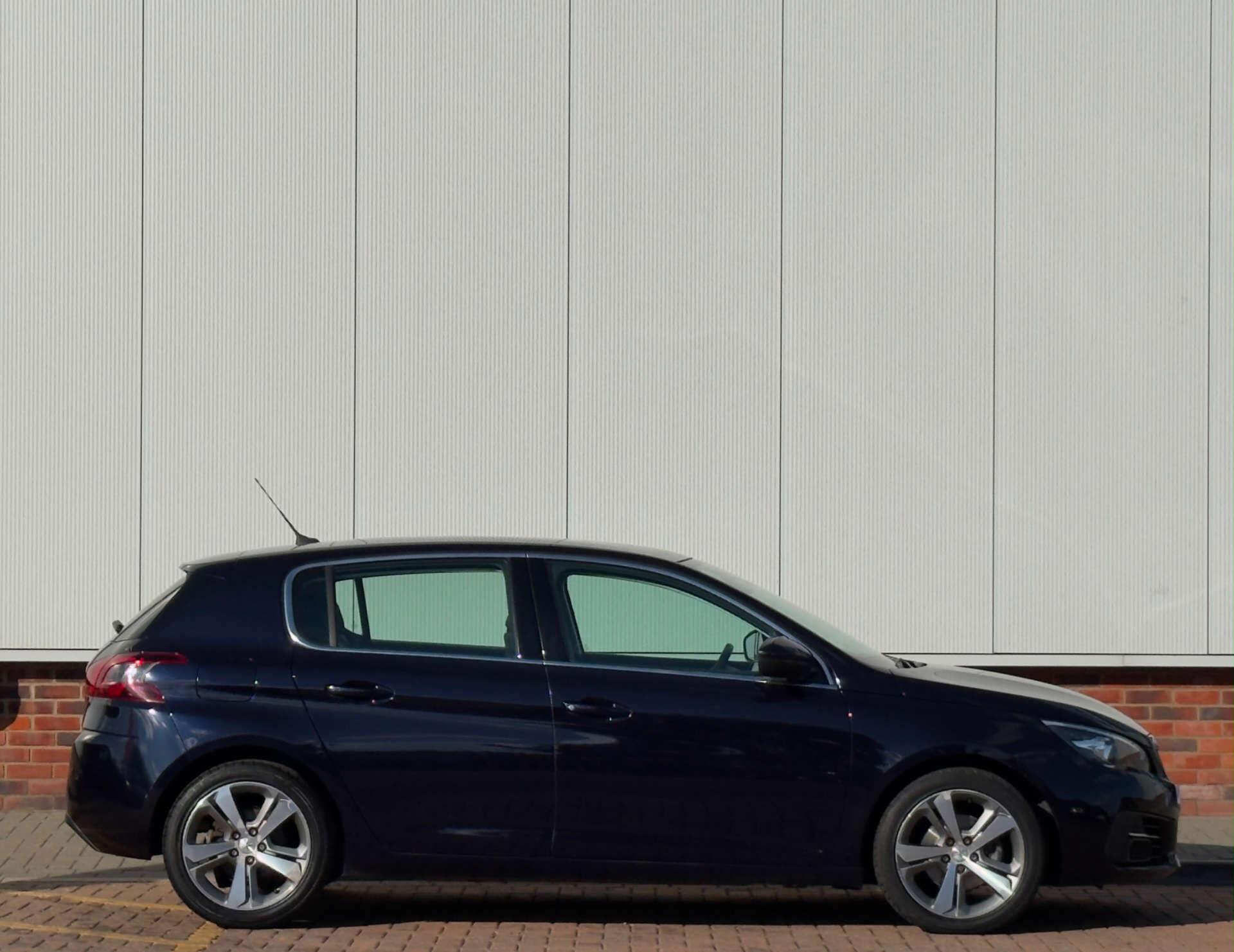 Peugeot 308 view 8
