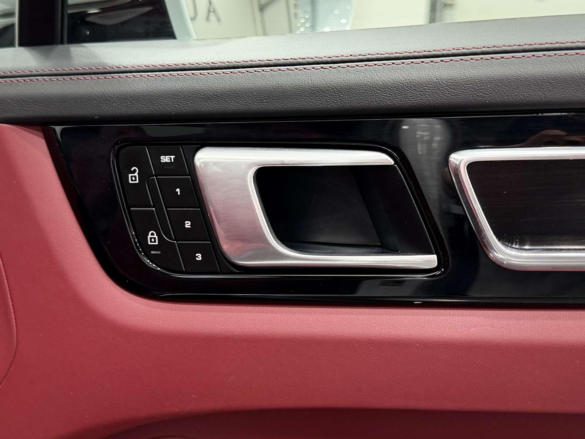 Porsche Cayenne view 40
