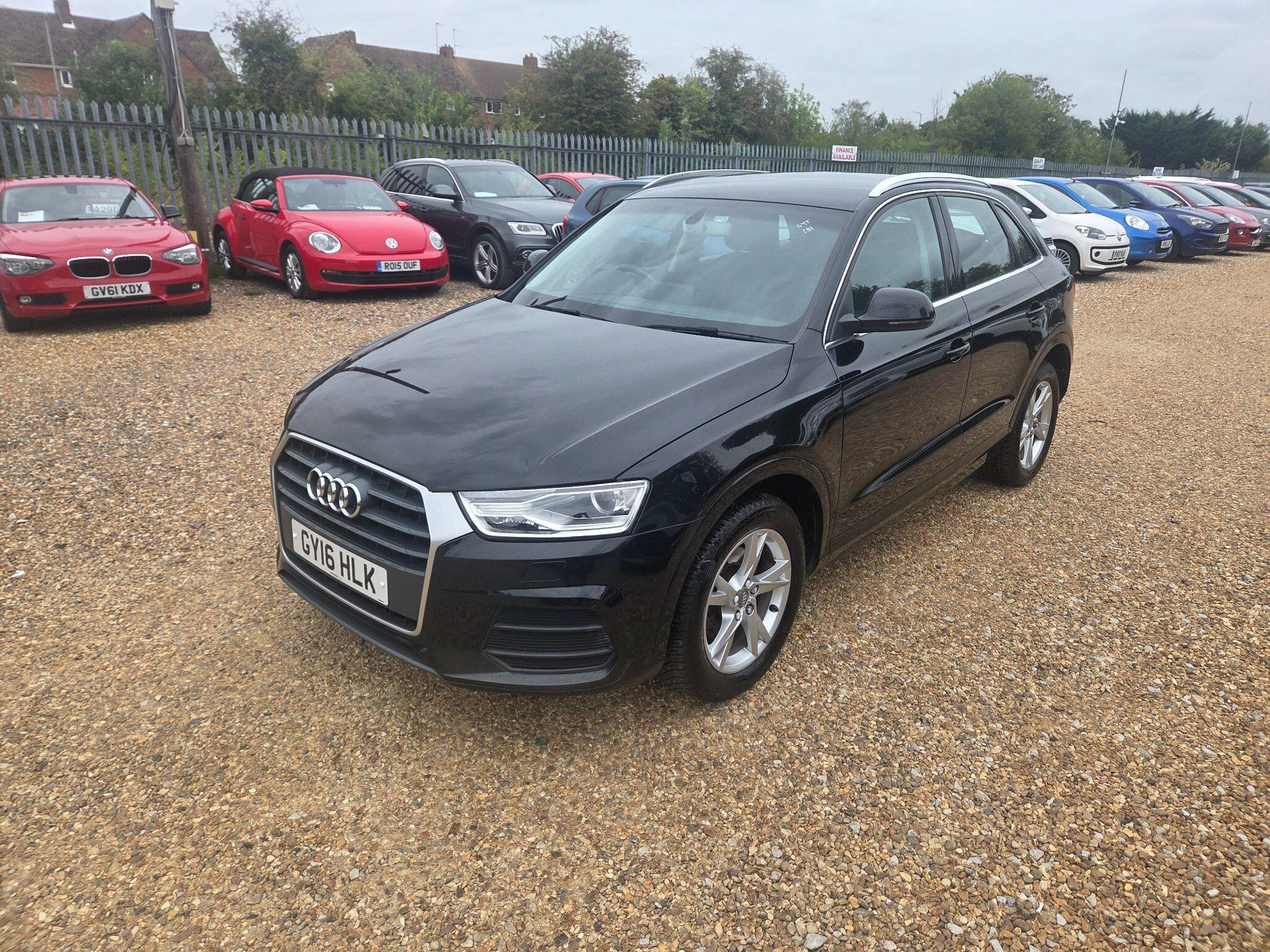 Audi Q3 view 14