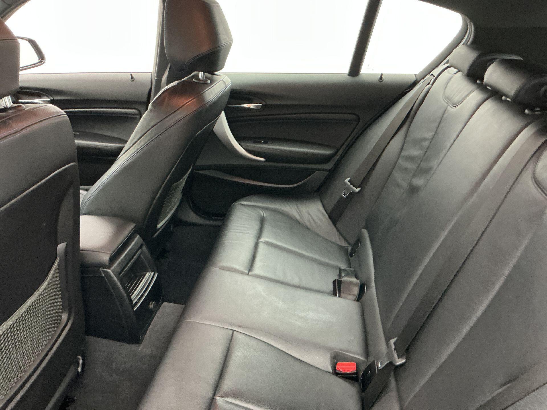 BMW 1 Series view 8