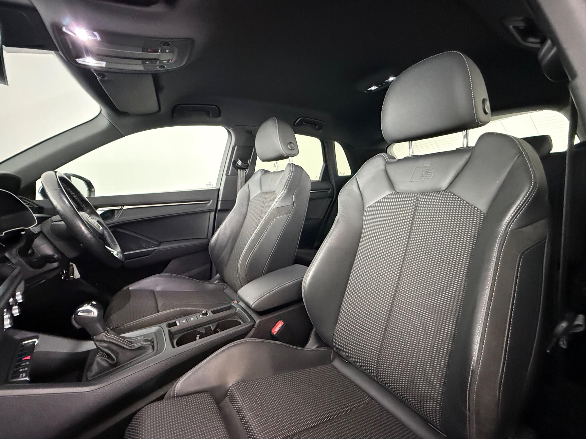 Audi Q3 view 31