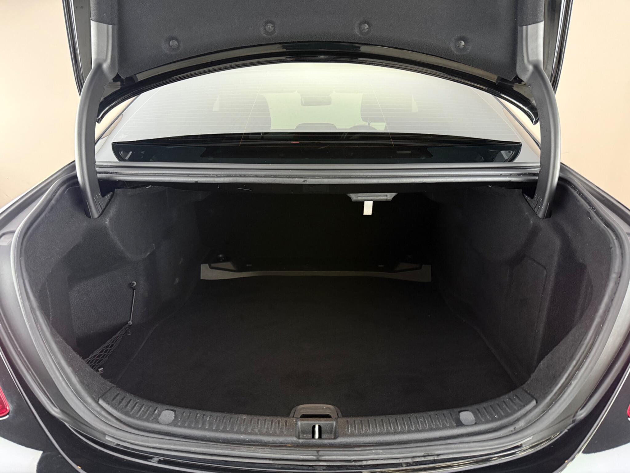 Mercedes-Benz E-Class view 9