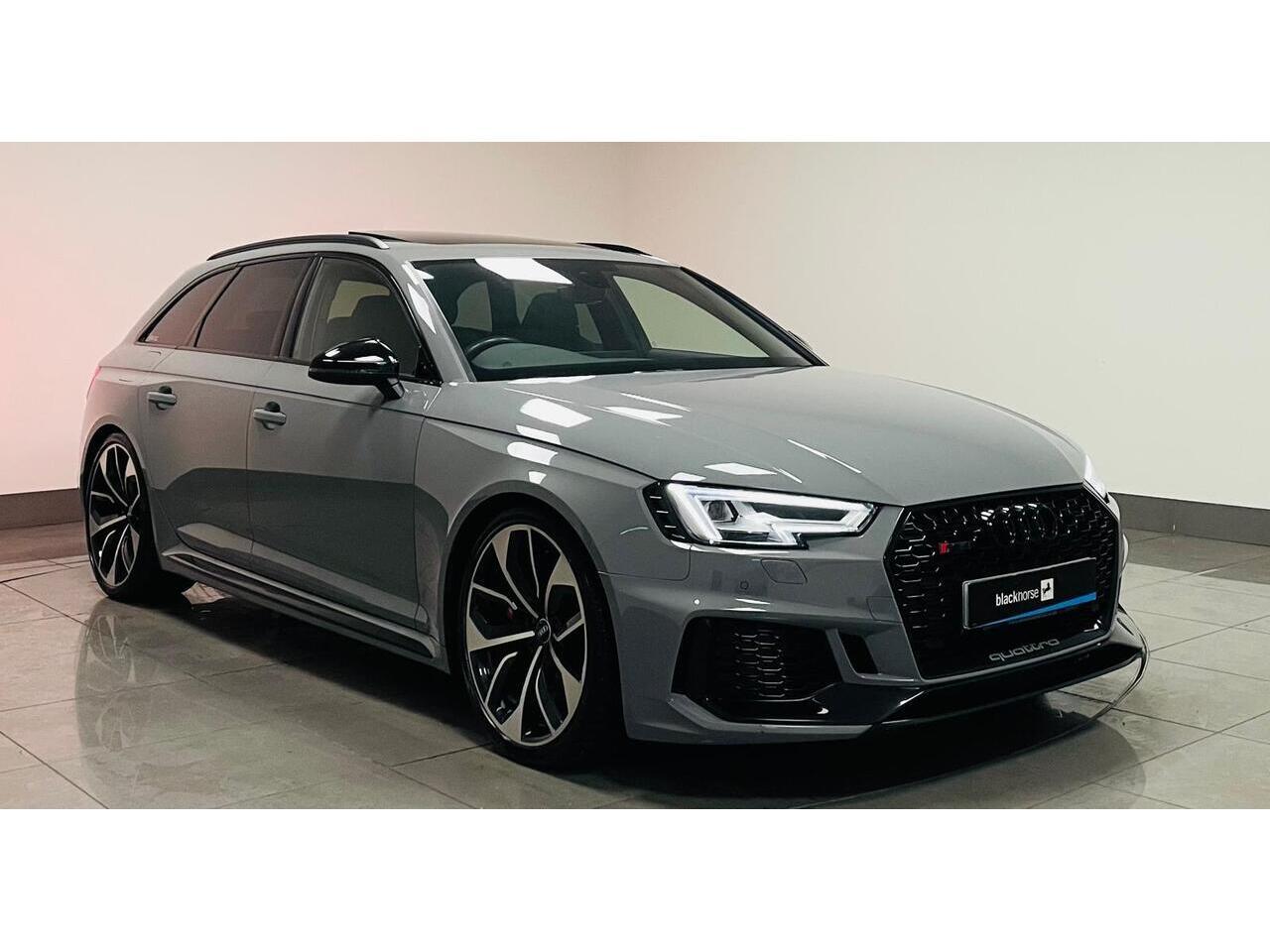Audi RS4 view 10