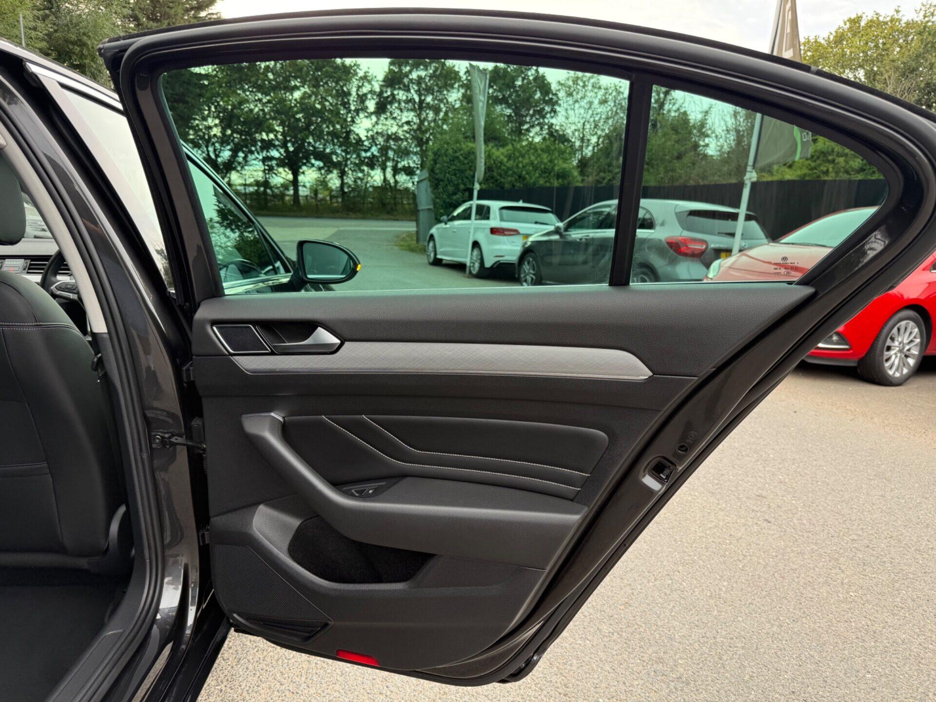Volkswagen Passat view 30