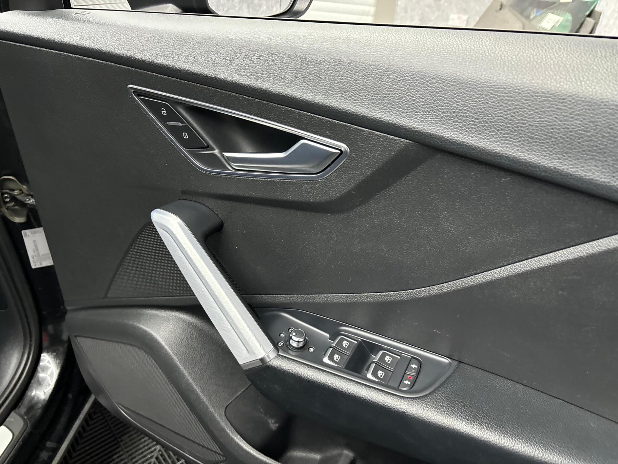 Audi Q2 view 26