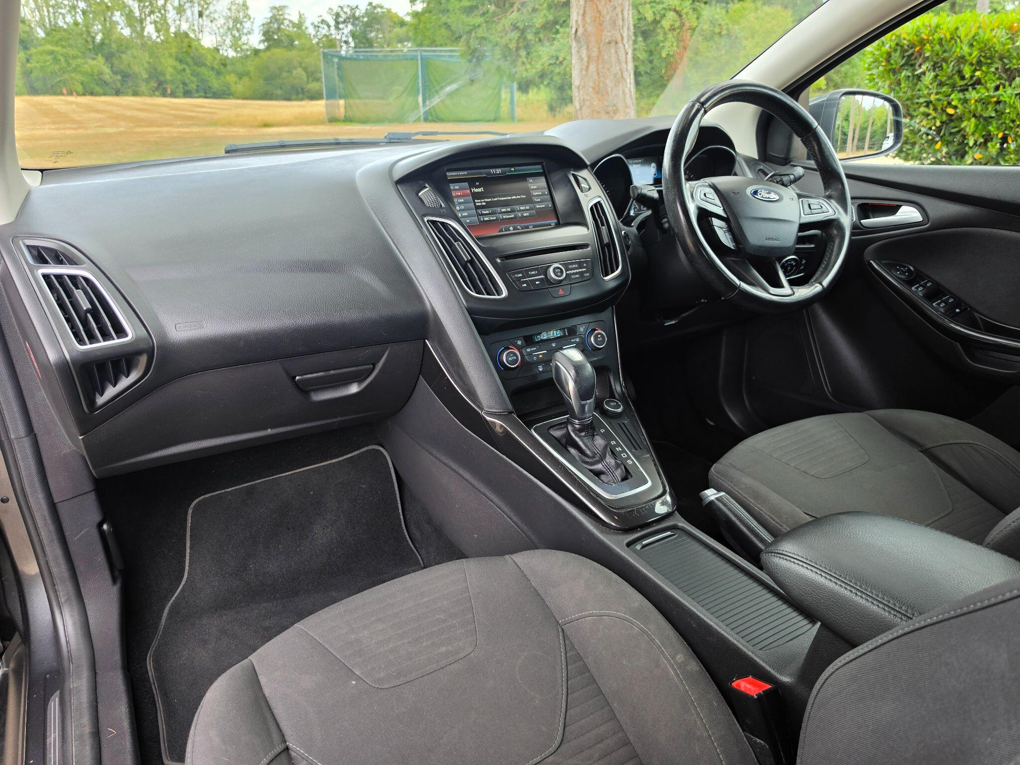 Ford Focus view 41