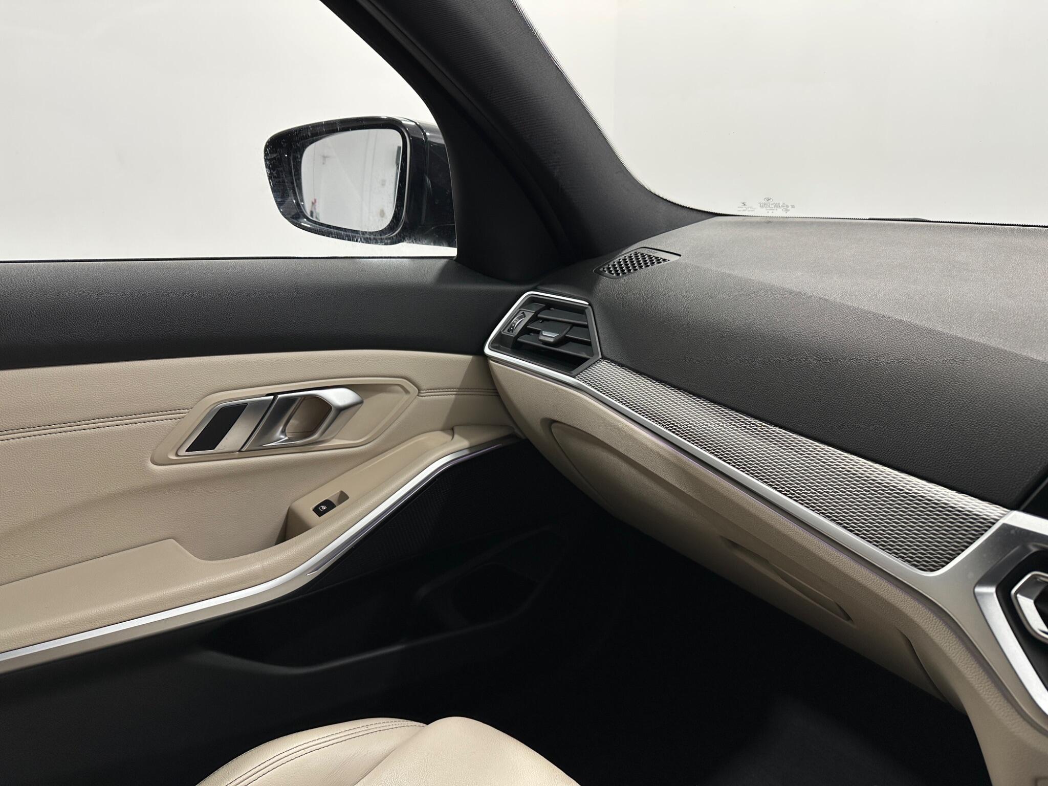 BMW 3 Series view 28