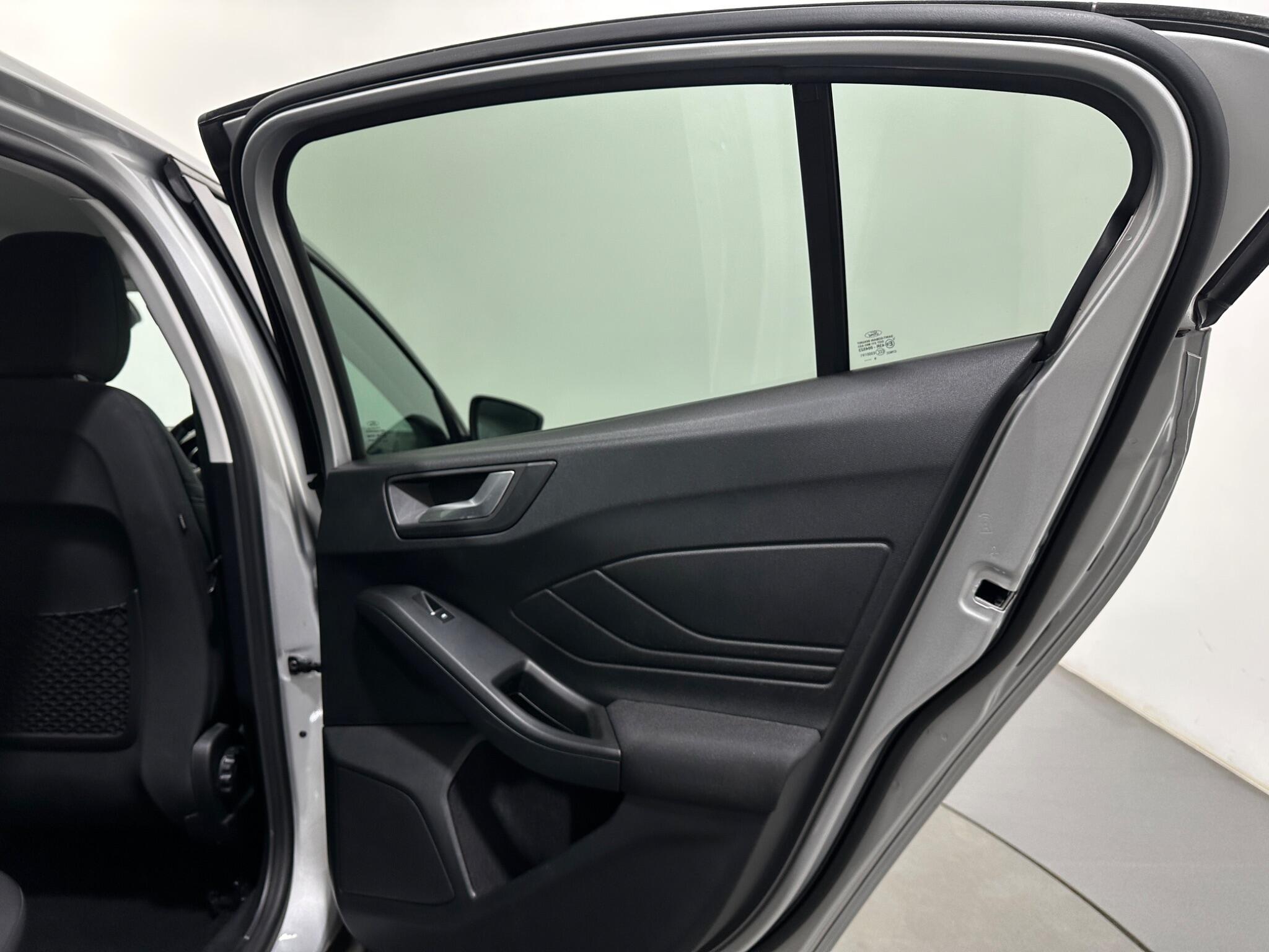 Ford Focus view 40