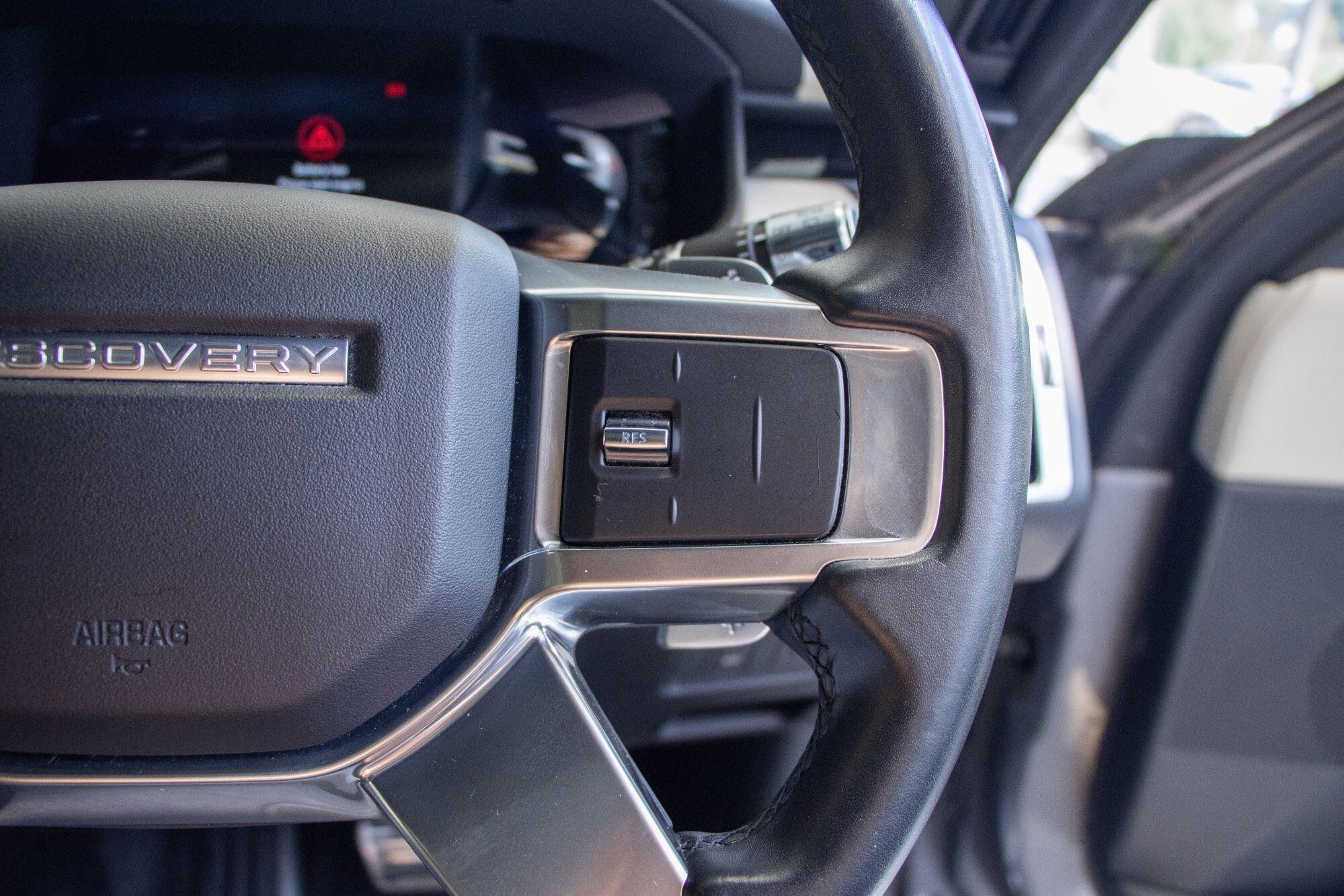 Land Rover Discovery view 32